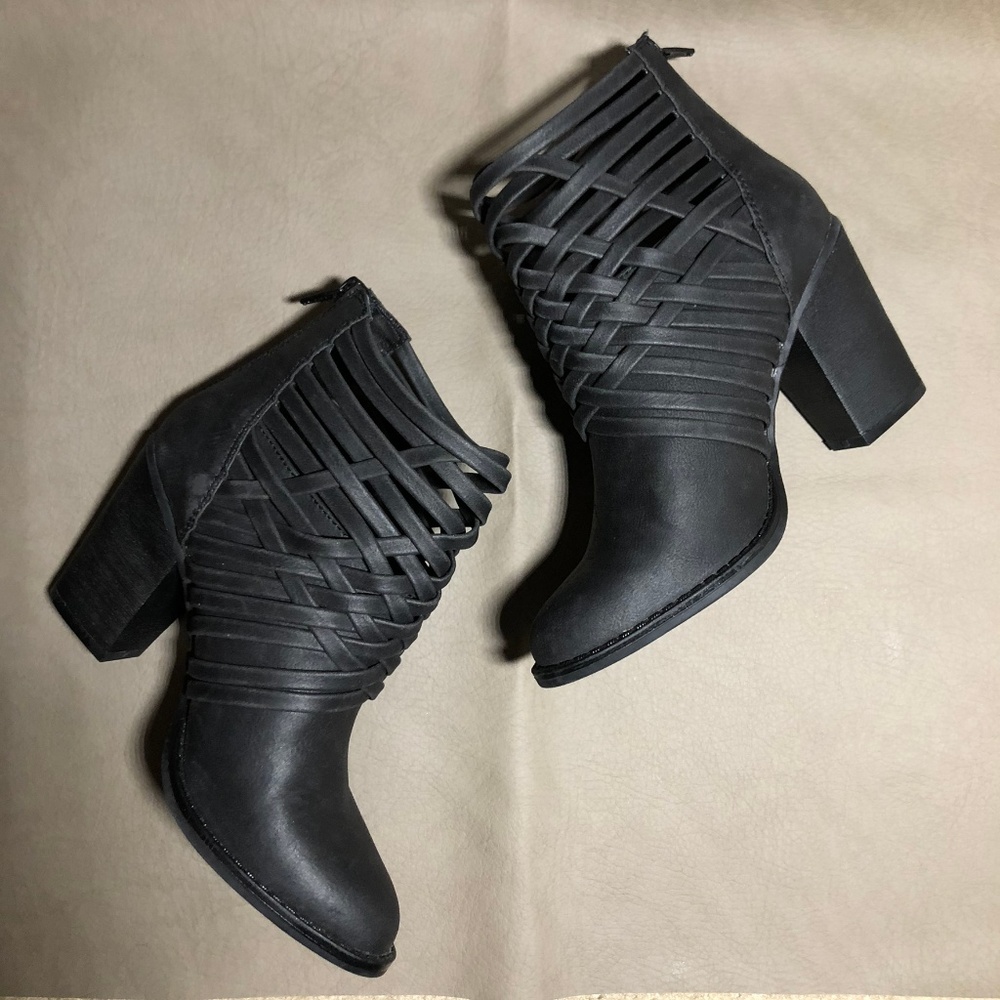 SOLD Mossimo Shiann Basket Weave Booties, Size 5 - Picture 2 of 6
